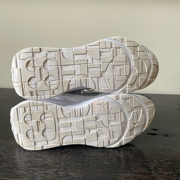 NIKE Women’s Air Max INTRLK Lite white and Metallic silver Size 7 - Picture 5 of 6